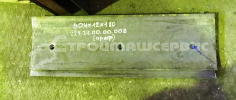 Нож 604х12х180 сталь65Г, профиль, квадратные отверстия (225.21.00.00.008) Нож 604х12х180 сталь65Г, профиль, квадратные отверстия (225.21.00.00.008)